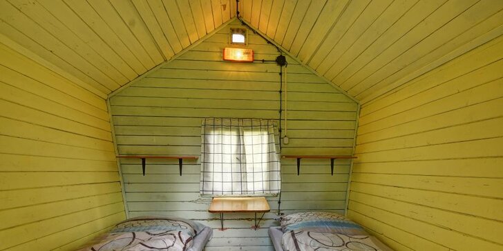 Chatky či bungalov v autocampu pod Krušnými horami: ubytování i vstup do 3D bludiště a minigolf
