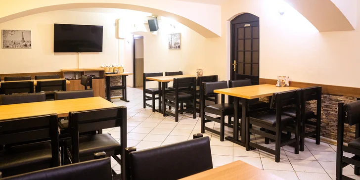 Obědová nálož: půl kila krkovice, zelenina, omáčky a chleba pro 2 osoby