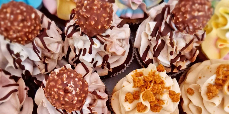 Sladká odměna: dva nebo čtyři cupcaky podle výběru a káva