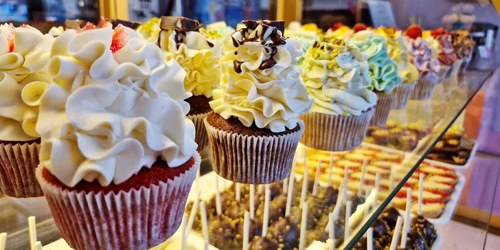 Sladká odměna: dva nebo čtyři cupcaky podle výběru a káva