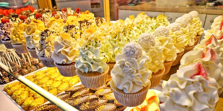 Sladká odměna: dva nebo čtyři cupcaky podle výběru a káva