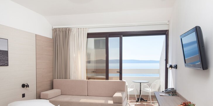 Dovolená na Makarské: polopenze či plná penze, hotel 50 m od pláže, pokoje s výhledem na moře nebo hory