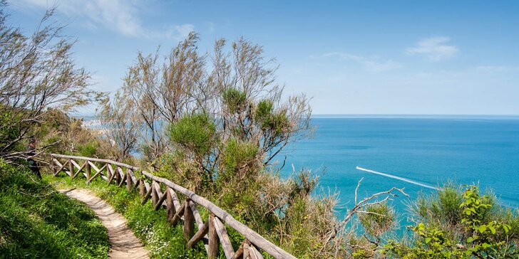 Pobyt poblíž Rimini: polopenze či all inclusive, hotel hned u pláže, střešní bazén s vířivkou a lehátky