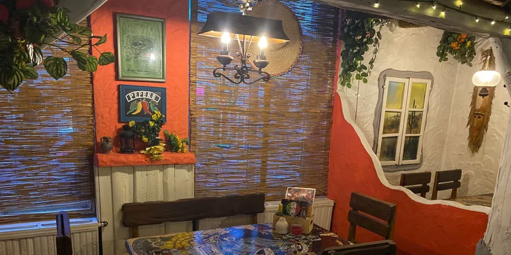 Mexická večeře pro dva: naducané enchiladas s kuřecím nebo hovězím a churros s karamelem a čokoládou
