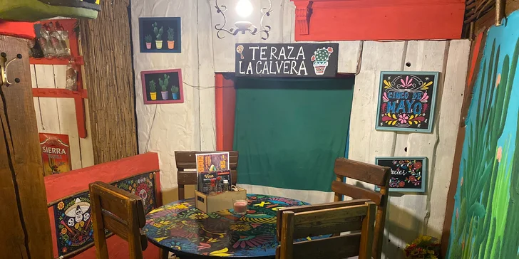 Mexická večeře pro dva: naducané enchiladas s kuřecím nebo hovězím a churros s karamelem a čokoládou