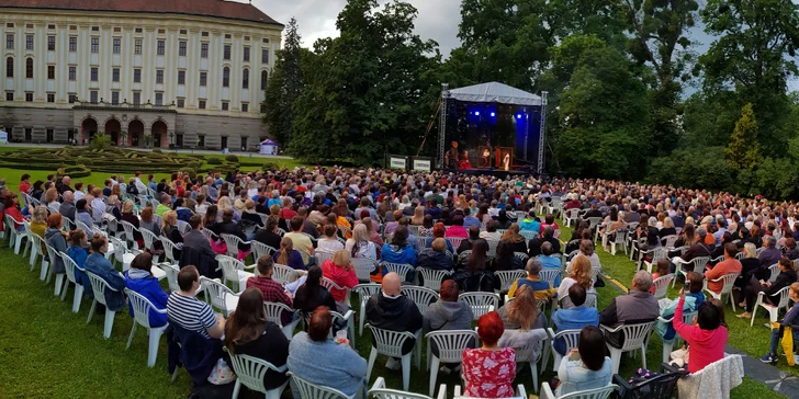 Vstupenka na vybraná představení pod širým nebem - Kroměříž