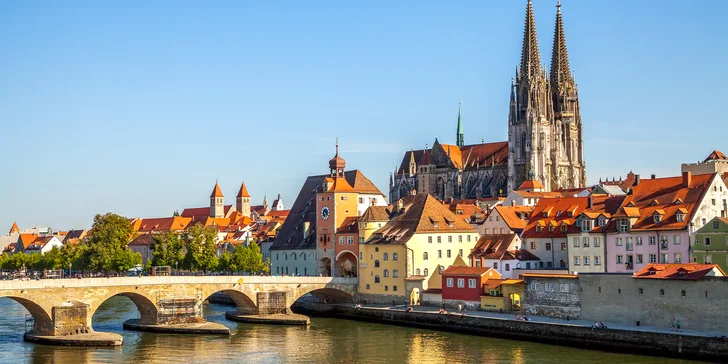 Jednodenní výlet přímým vlakem do bavorského Regensburgu: plavba po Dunaji, procházka historickým centrem