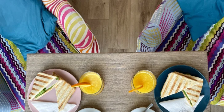 Skvělá snídaně či svačina: fresh juice, káva podle výběru a šunkový toast