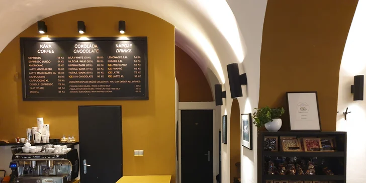 Ručně vyrobená lámaná belgická čokoláda v papírové krabičce z Chocafé