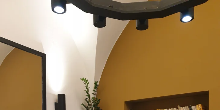 Ručně vyrobená lámaná belgická čokoláda v papírové krabičce z Chocafé