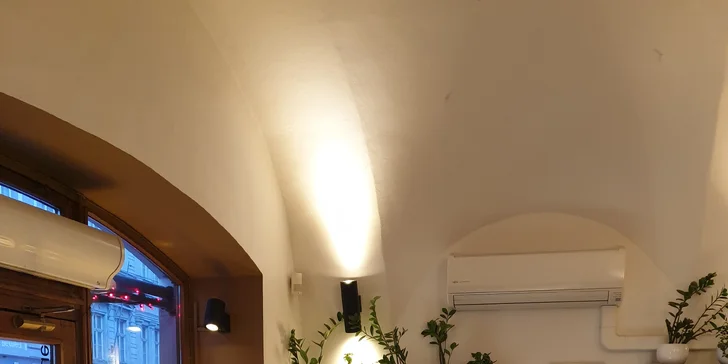 Ručně vyrobená lámaná belgická čokoláda v papírové krabičce z Chocafé