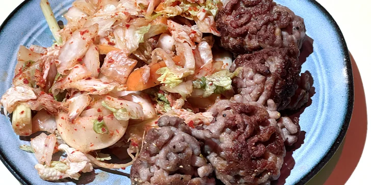 Masové koule s kimchi pro jednoho i dva strávníky přímo u Stodolní