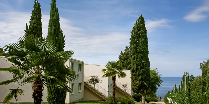 4* apartmány v istrijské Poreči: dovolená pro páry i rodiny, bazén, oblázková pláž, děti do 18 let zdarma
