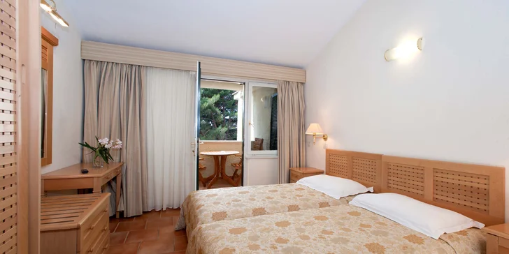 4* apartmány v istrijské Poreči: dovolená pro páry i rodiny, bazén, oblázková pláž, děti do 18 let zdarma