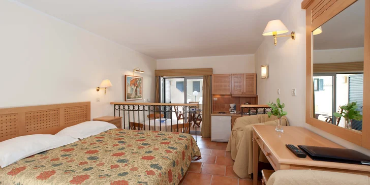 4* apartmány v istrijské Poreči: dovolená pro páry i rodiny, bazén, oblázková pláž, děti do 18 let zdarma