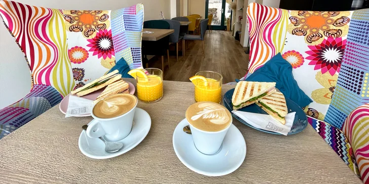 Skvělá snídaně či svačina: fresh juice, káva podle výběru a šunkový toast