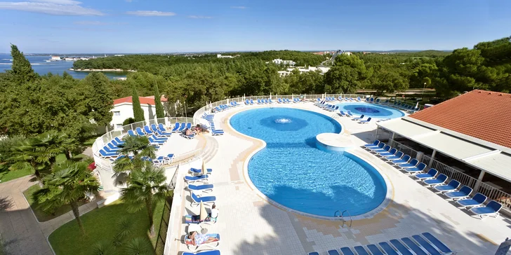 4* apartmány v istrijské Poreči: dovolená pro páry i rodiny, bazén, oblázková pláž, děti do 18 let zdarma