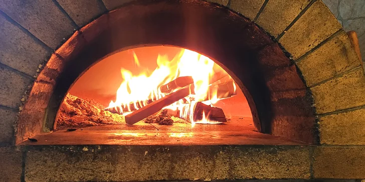 2× pizza podle výběru z mnoha druhů: tomatový i smetanový základ