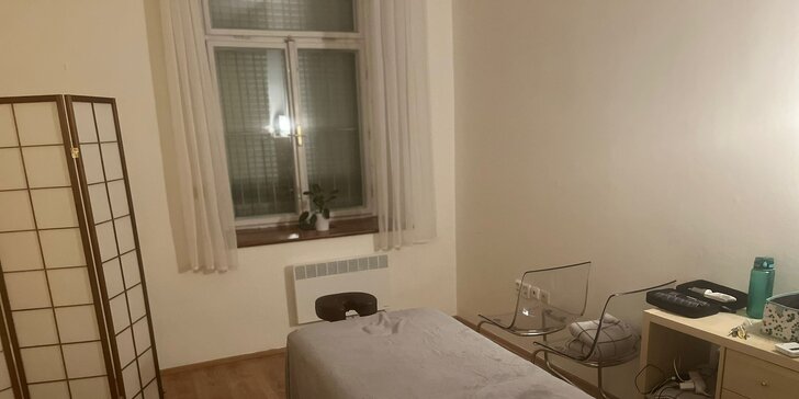 Okouzlující relax v salonu na Vinohradech: těhotenská nebo relaxační masáž celého těla