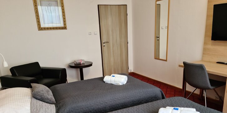 Relax v podhůří Krkonoš: hotel v Trutnově se snídaní, privátní infrasaunou i masáží