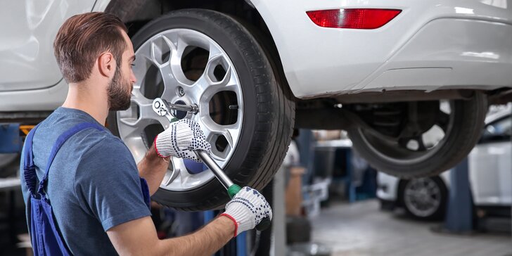 Přezutí auta i s montáží pneumatik na plechové či hliníkové disky, kontrola a doplnění klimatizace