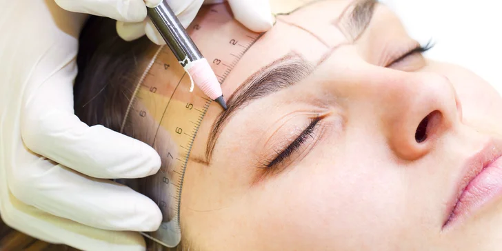 Krásné obočí ze salonu v centru Brna: microblading s pigmenty od světově uznávané PhiAcademy