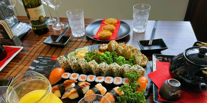 Sushi sety s 28, 63 a 64 kousky: maki, nigiri a další rolky s rybami i zeleninou