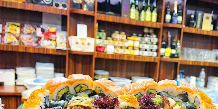 Sushi sety s 28, 63 a 64 kousky: maki, nigiri a další rolky s rybami i zeleninou