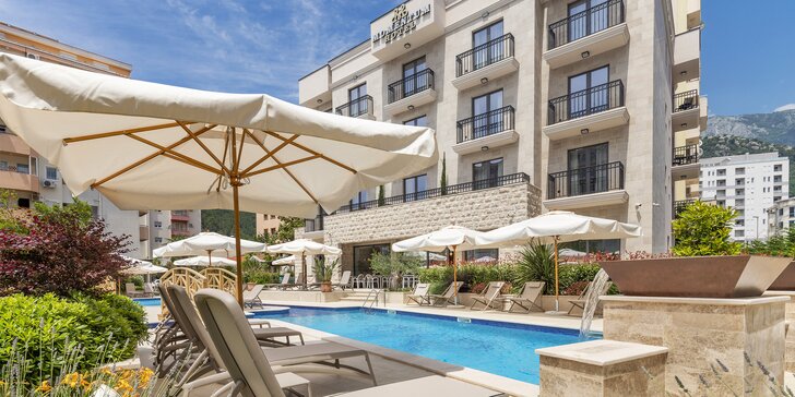 Dovolená v Černé Hoře: elegantní hotel v Budvě s venkovním bazénem a polopenzí, děti zdarma