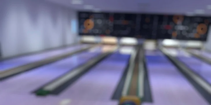 Zábava a pochutnání k tomu: Bowling a prkno s řízečky či křidélky nebo steak s hranolky