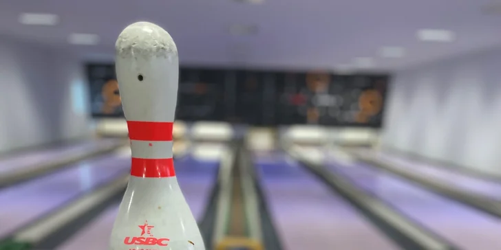 Zábava a pochutnání k tomu: Bowling a prkno s řízečky či křidélky nebo steak s hranolky