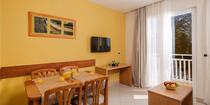 4* apartmány u pláže na Istrii, neomezeně bazény, skvělé tenisové kurty v blízkosti, first minute sleva až 15 %
