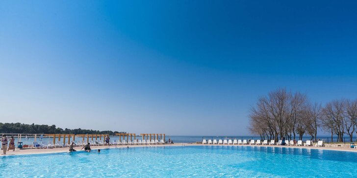 4* apartmány u pláže na Istrii, neomezeně bazény, skvělé tenisové kurty v blízkosti, first minute sleva až 15 %