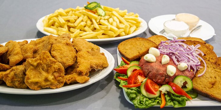 Masové hody až pro 4 jedlíky: kuřecí i vepřové řízky, tatarák, topinky, hranolky a omáčky