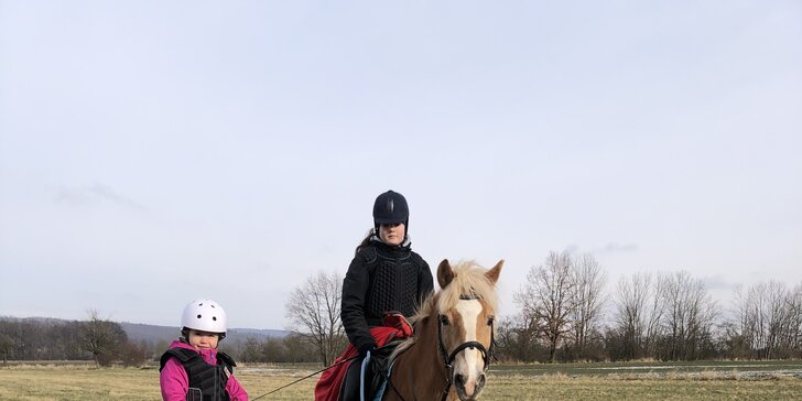 Za koňmi do přírody: procházka s poníkem, vyjižďka na poníkovi nebo na koni pro děti i dospělé