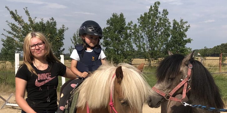 Za koňmi do přírody: procházka s poníkem, vyjižďka na poníkovi nebo na koni pro děti i dospělé