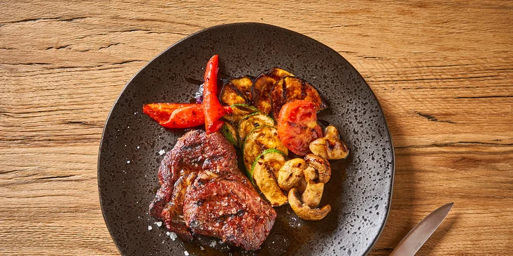 Steakové degustační menu pro 2 osoby: dva nebo tři chody i lahev vína