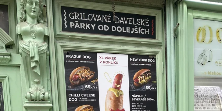 Pořádně napěchovaný hot dog: výběr ze 3 druhů a nealko nápoj na odnos s sebou