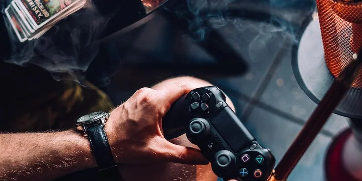 Dokonalý relax v centru Prahy: posezení u vodní dýmky i se 2 hod. hraní na Playstationu, nápoji či sektem