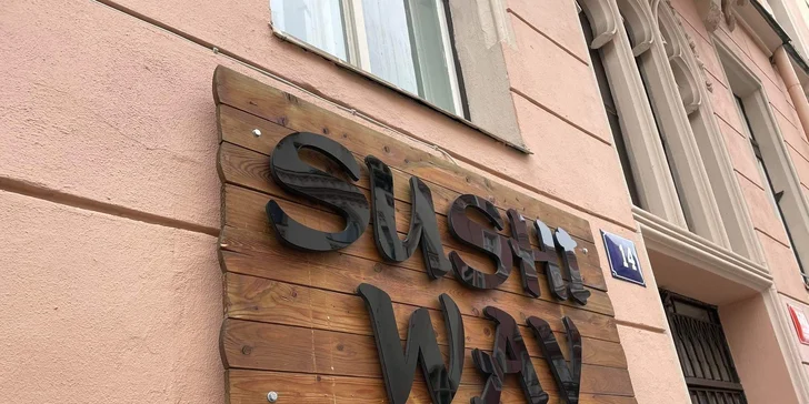 Sushi sety i s polévkou Pho-Bo, dezertem, pivem a limonádou až pro 4 osoby