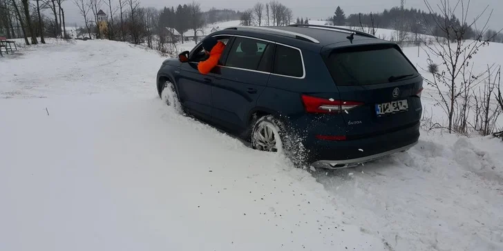 Závěje si na vás nepřijdou: škola jízdy ve sněhu vč. vyprošťovacích technik: