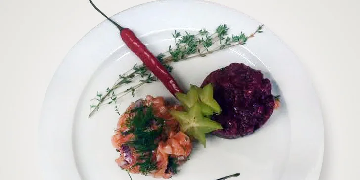 Velkolepá hostina s masem, sýry, přílohami a dipy