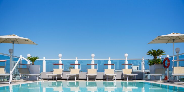 4* dovolená v Rimini: hotel u pláže, s bazénem, snídaní a půjčením kol
