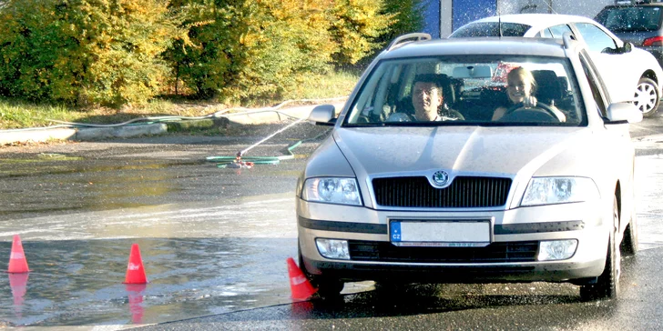 Škola smyku: 5hod. kurz, který vás naučí řídit v extrémních podmínkách