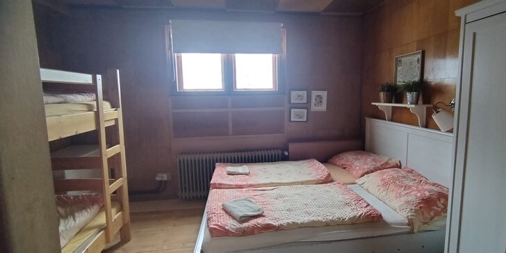 Pobyt pod Ještědem: turistická chata na sjezdovce, jednoduché ubytování i se snídaní