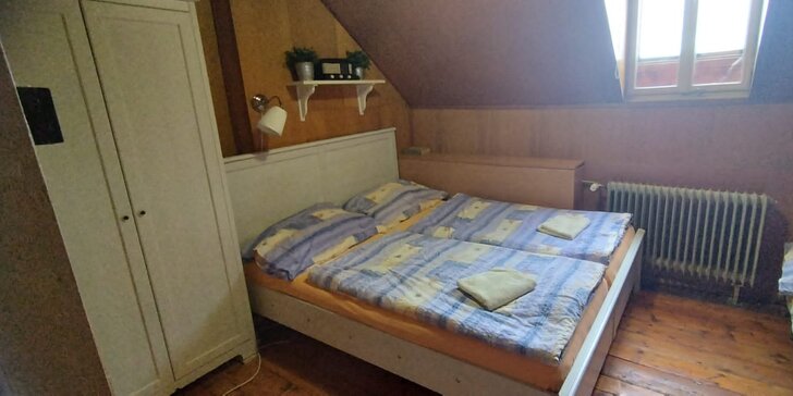 Pobyt pod Ještědem: turistická chata na sjezdovce, jednoduché ubytování i se snídaní