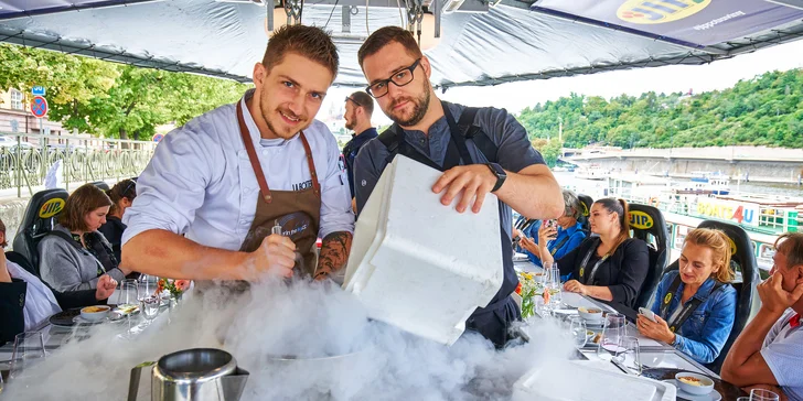 Premium Lunch in the Sky: 3chodové menu od kuchaře z Grandhotelu Pupp podávané v oblacích