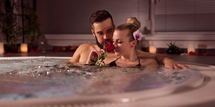 Romantika a relaxace: 50 minut privátní vířivky pro 2 nebo 4 osoby