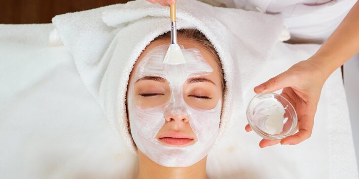 Kosmetické ošetření s čištěním ultrazvukovou špachtlí, chemický peeling i masáž obličeje
