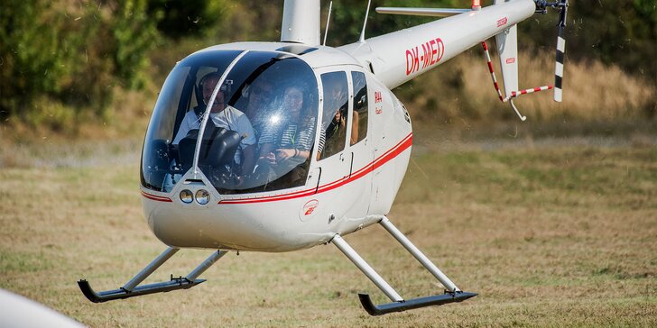 Zážitkový let vrtulníkem pro 1–3 osoby: trasa na míru a zkouška pilotování